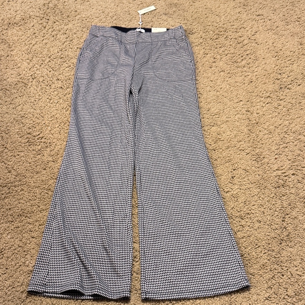 Max Studio women’s size Medium Black and White Houndstooth boot cut Pants